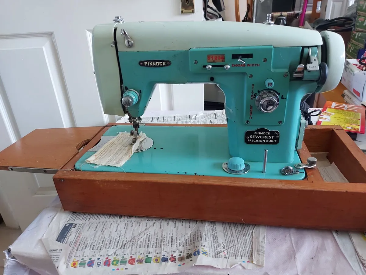 PINNOCK SEWCREST Precision Built Sewing Machine - Image 1