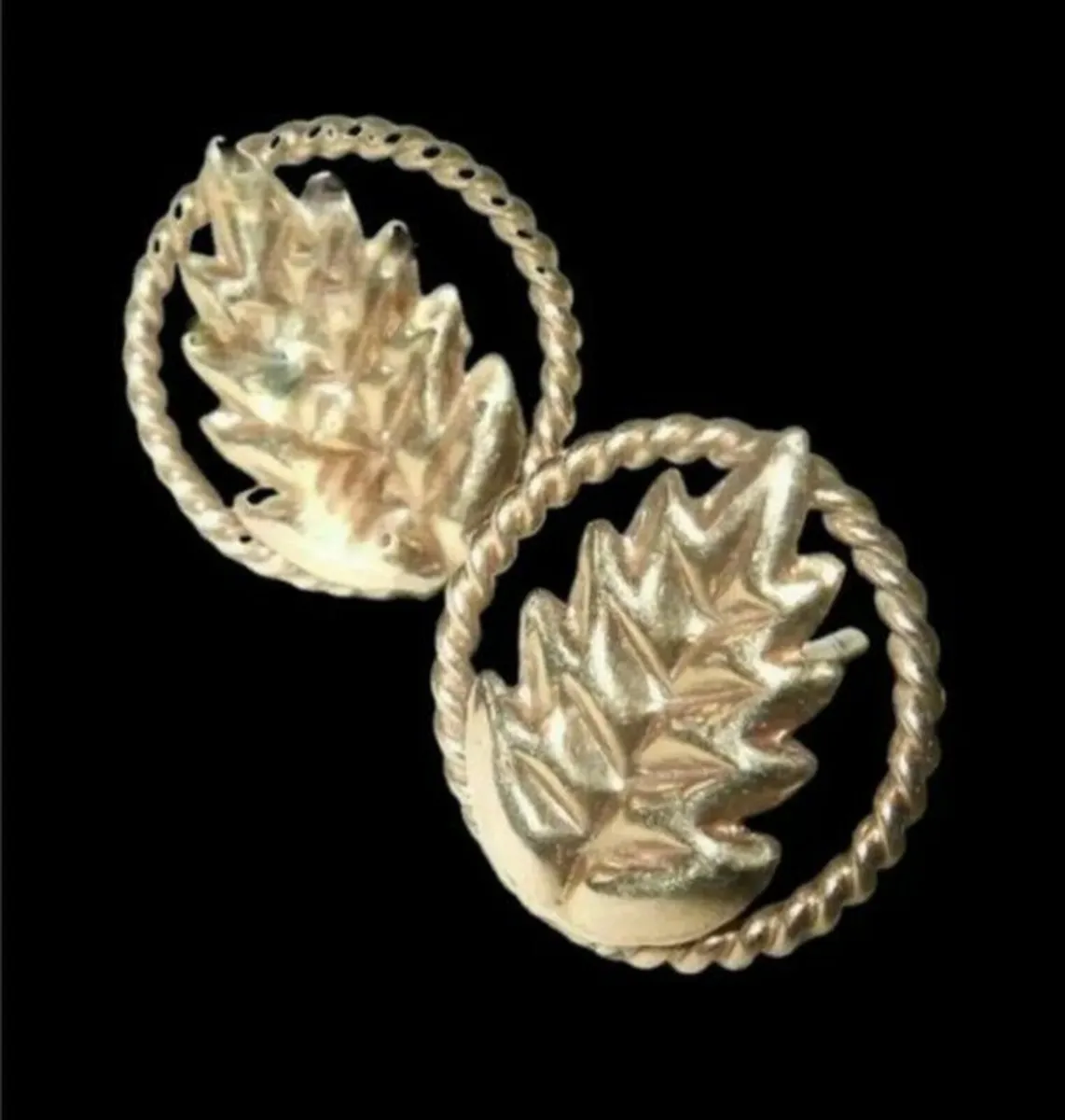 Vintage Hallmarked 18ct Gold Leaf Stud Earrings - Image 1