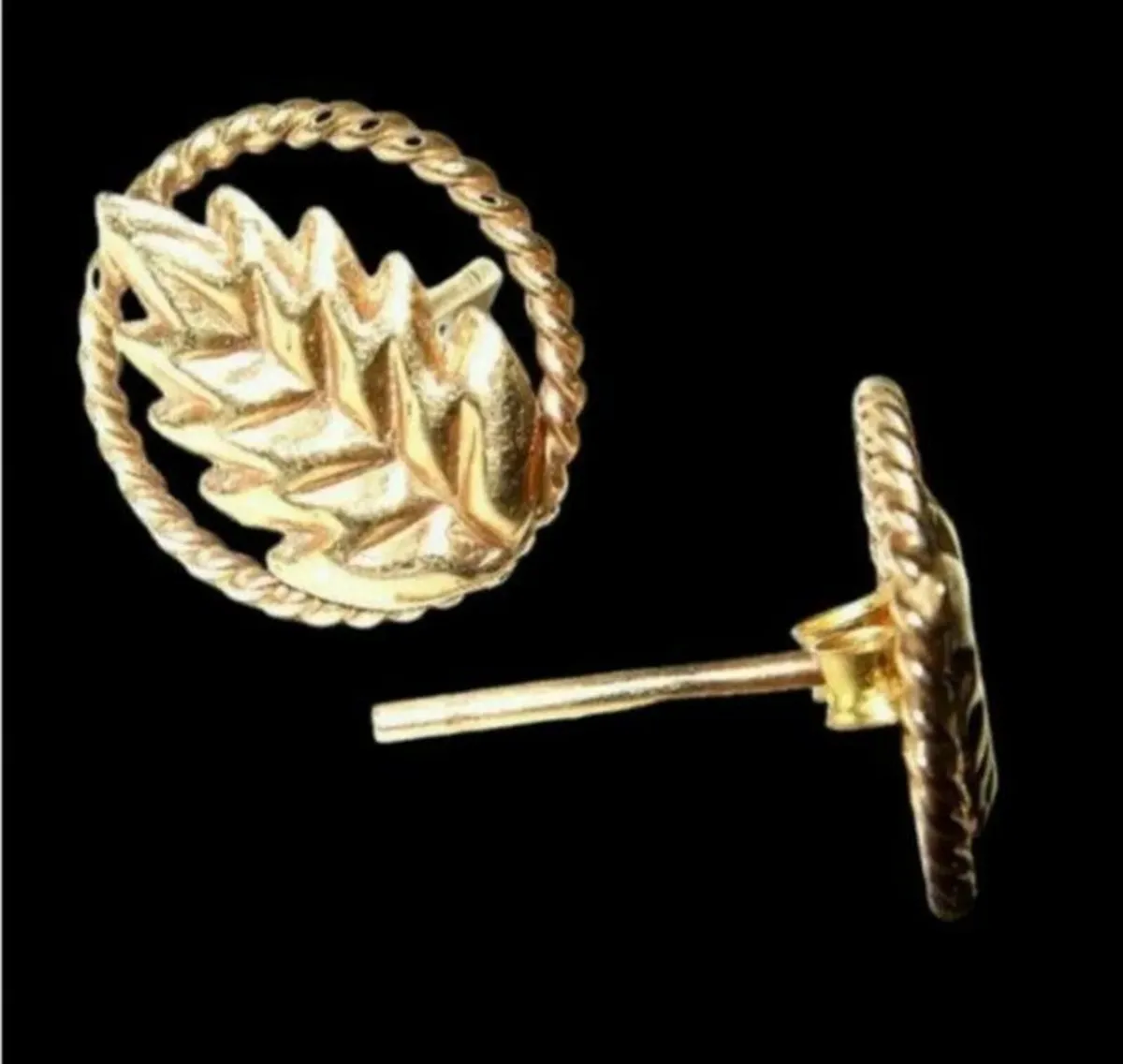 Vintage Hallmarked 18ct Gold Leaf Stud Earrings - Image 4