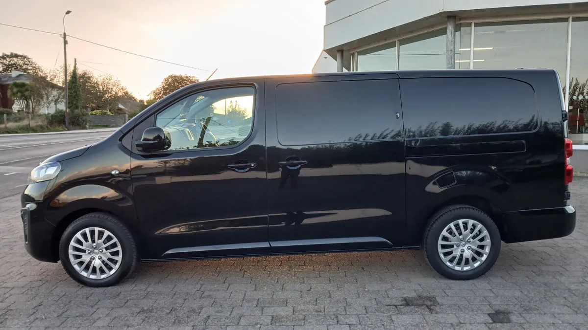 231 VIVARO  LWB 2.0 HDI HIGH SPEC 86K MILES - Image 3