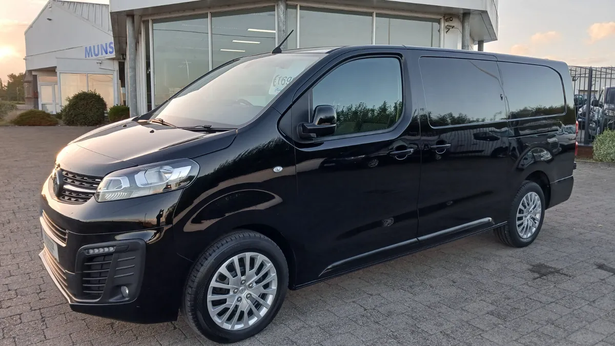 231 VIVARO  LWB 2.0 HDI HIGH SPEC 86K MILES - Image 1
