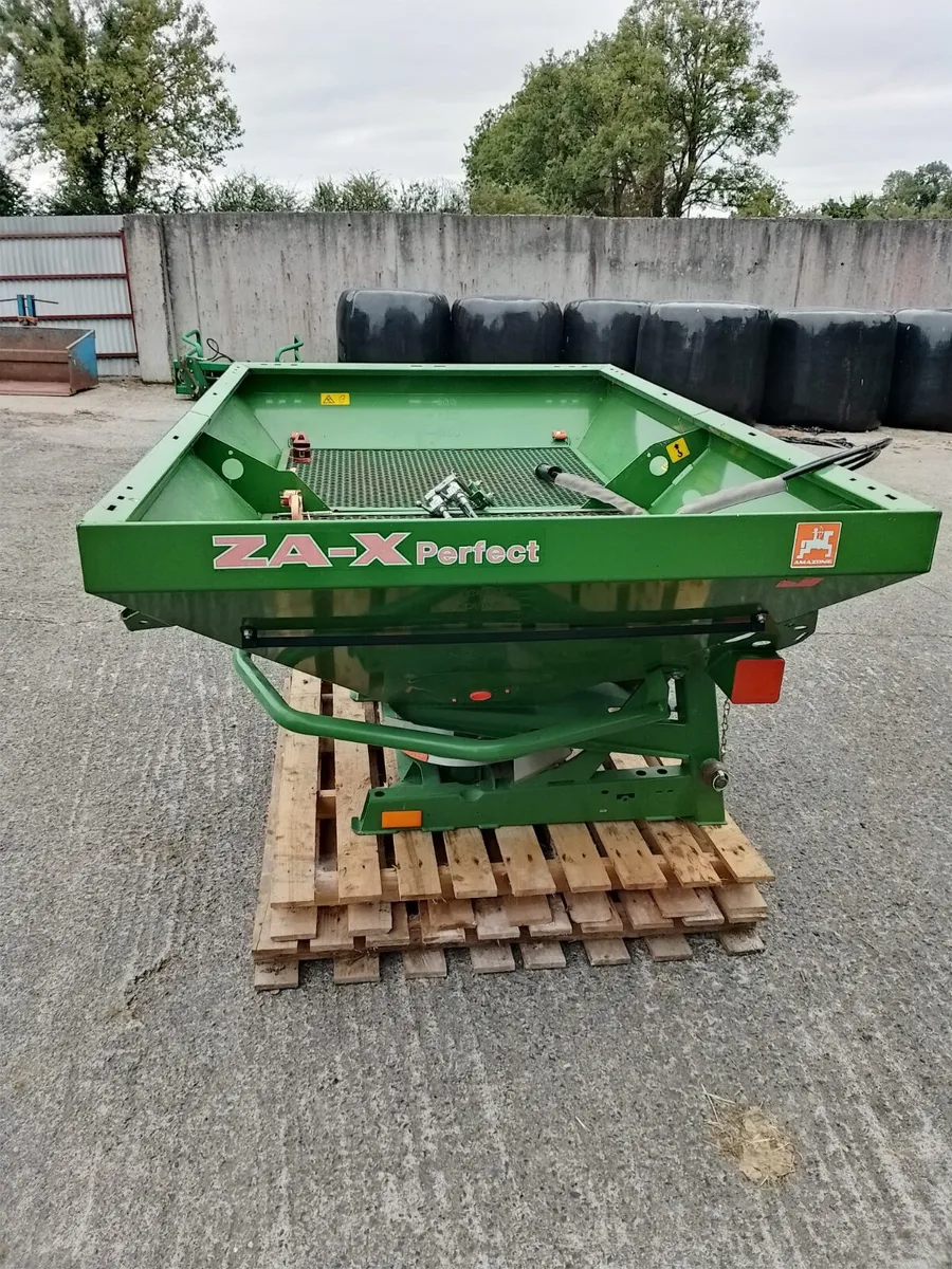 Amazone 902 Fertiliser Spreader - Image 4