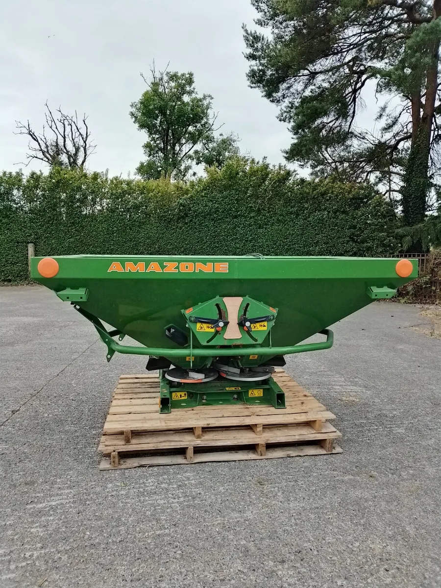 Amazone 902 Fertiliser Spreader - Image 1