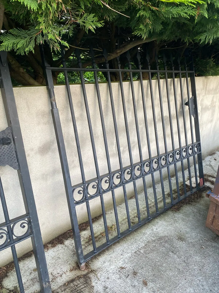 Beautiful Wrought iron gates - Image 3