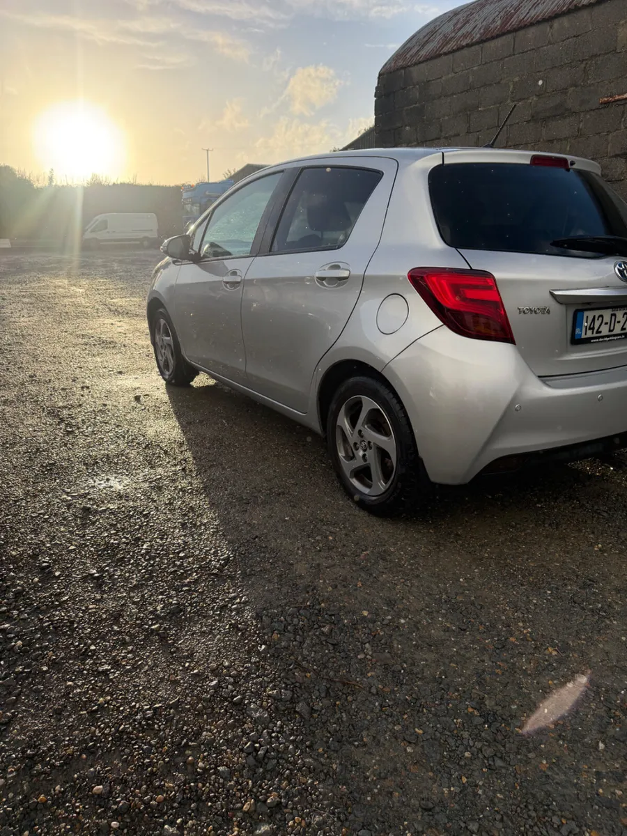 2014 Toyota Yaris petrol hybrid Automatic - Image 4