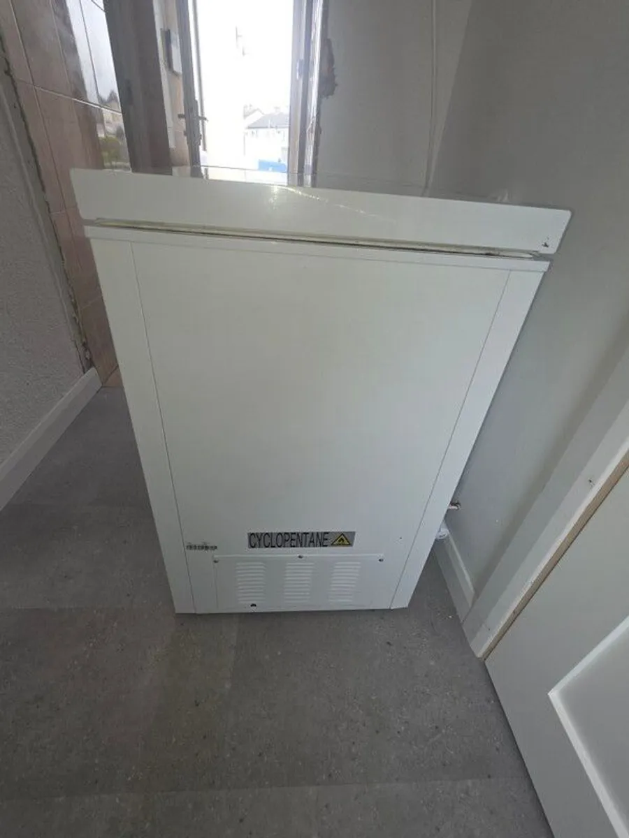 small chest freezer - Image 1