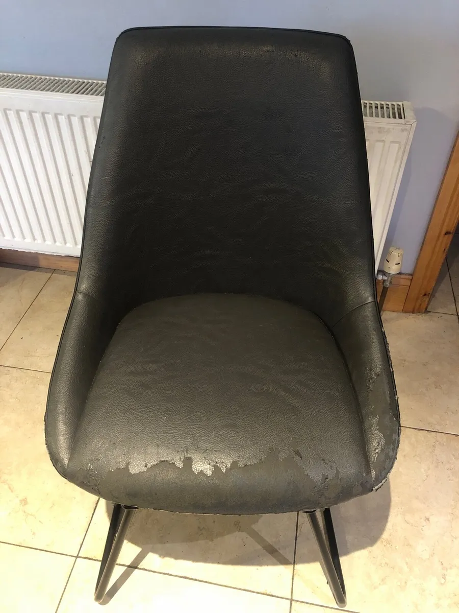 6 Dining chairs - 10 eur each - Image 2