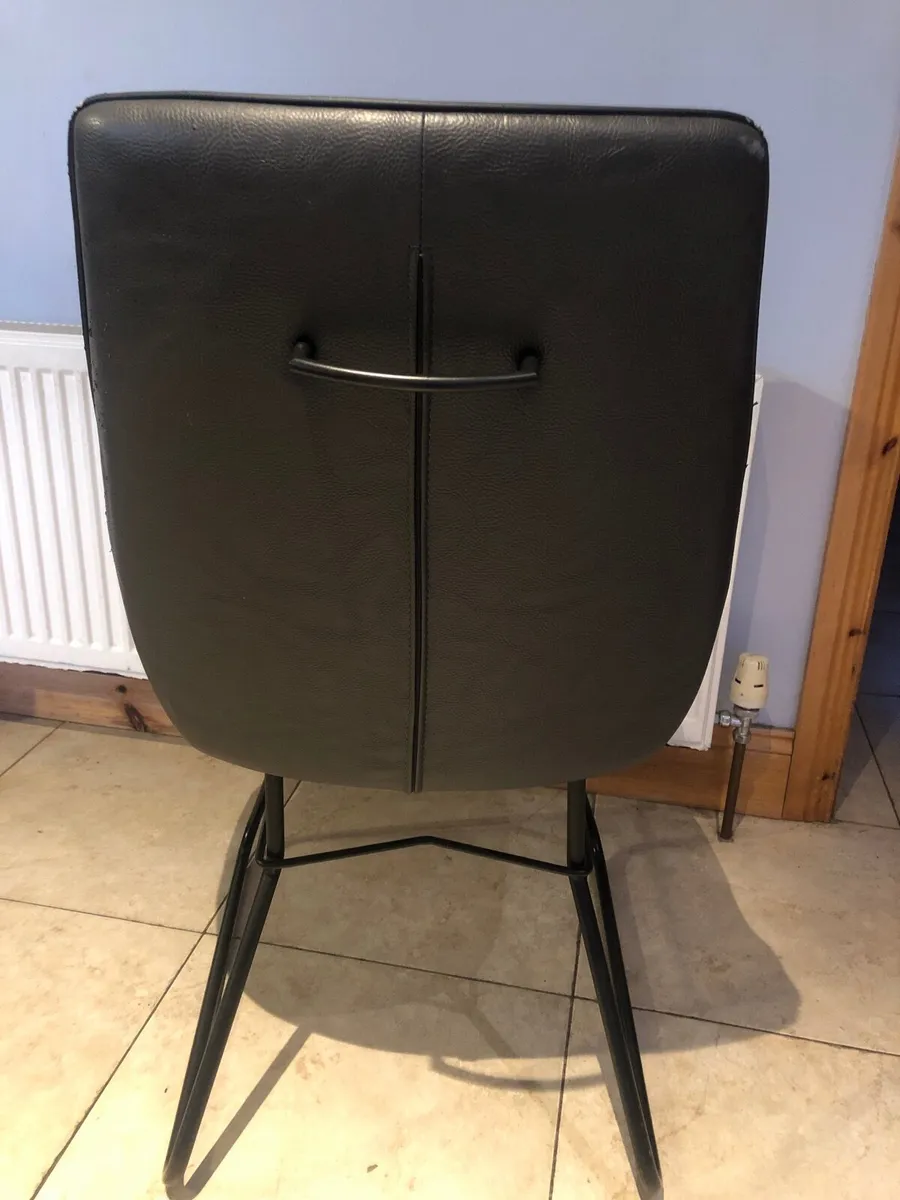 6 Dining chairs - 10 eur each - Image 1