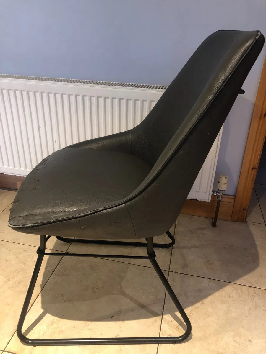 6 Dining chairs - 10 eur each - Image 3