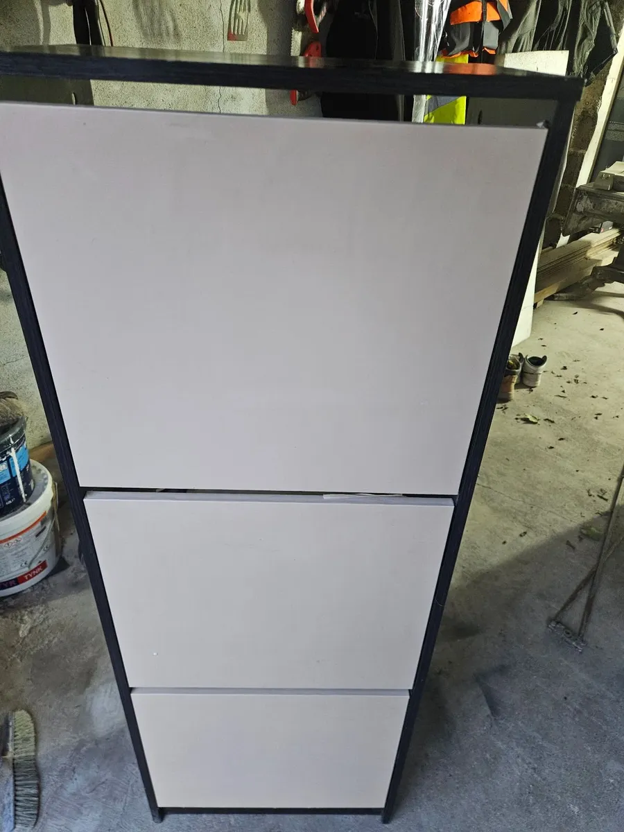 Shoe cabinet - Image 1