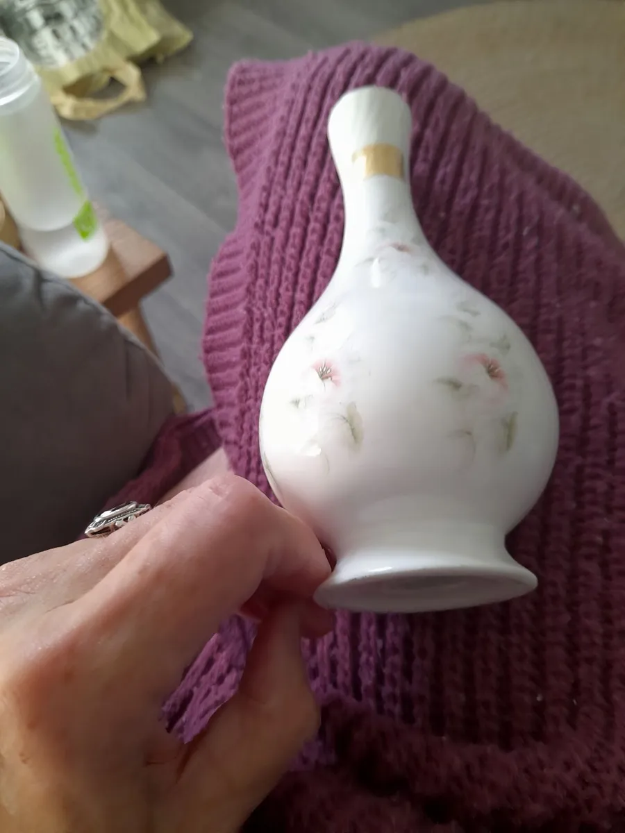 Irish vase - Image 1