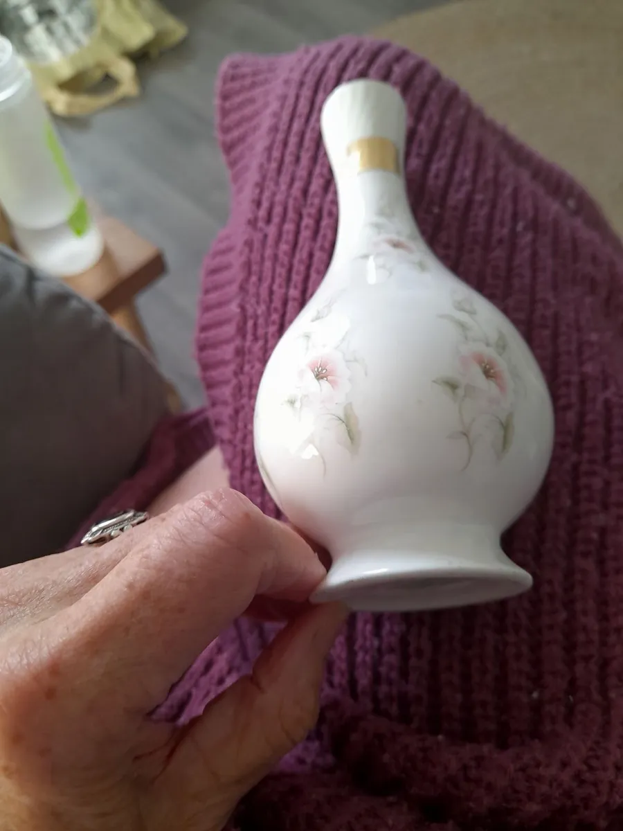 Irish vase - Image 3