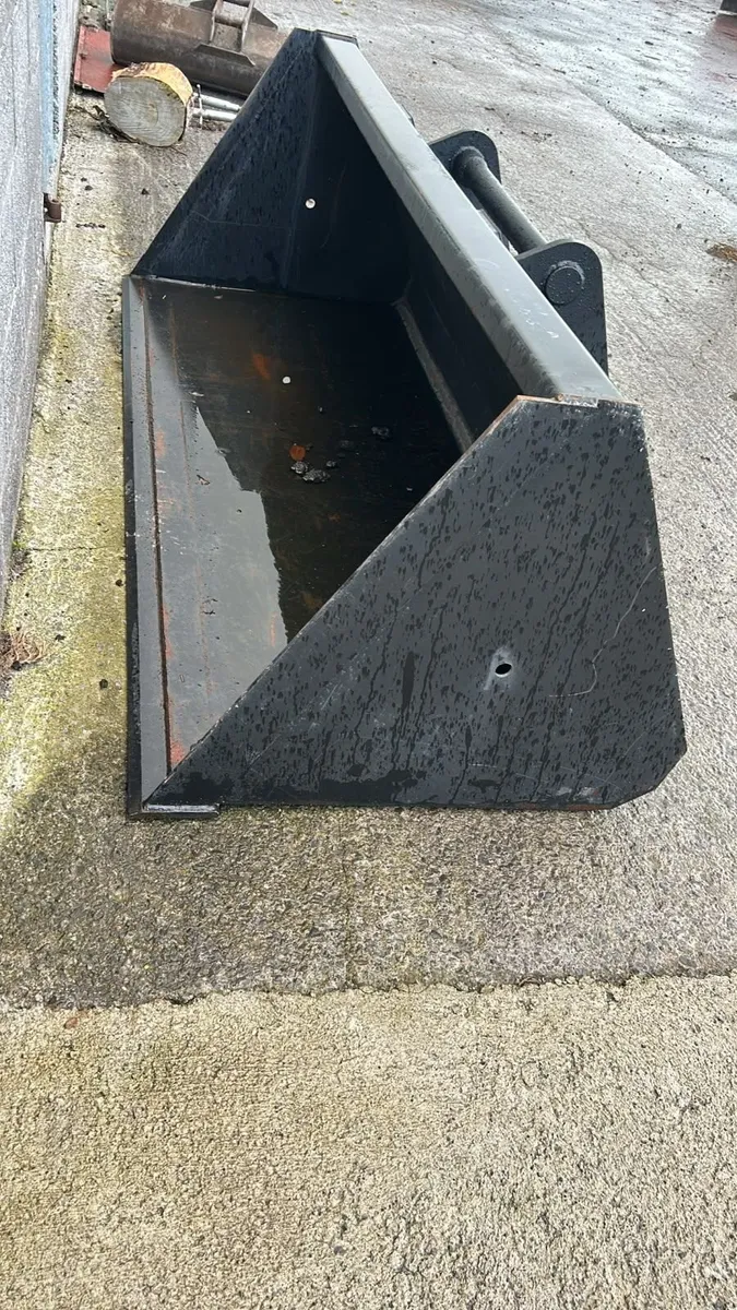 Manitou Telehandler Bucket - 90" wide - Image 2