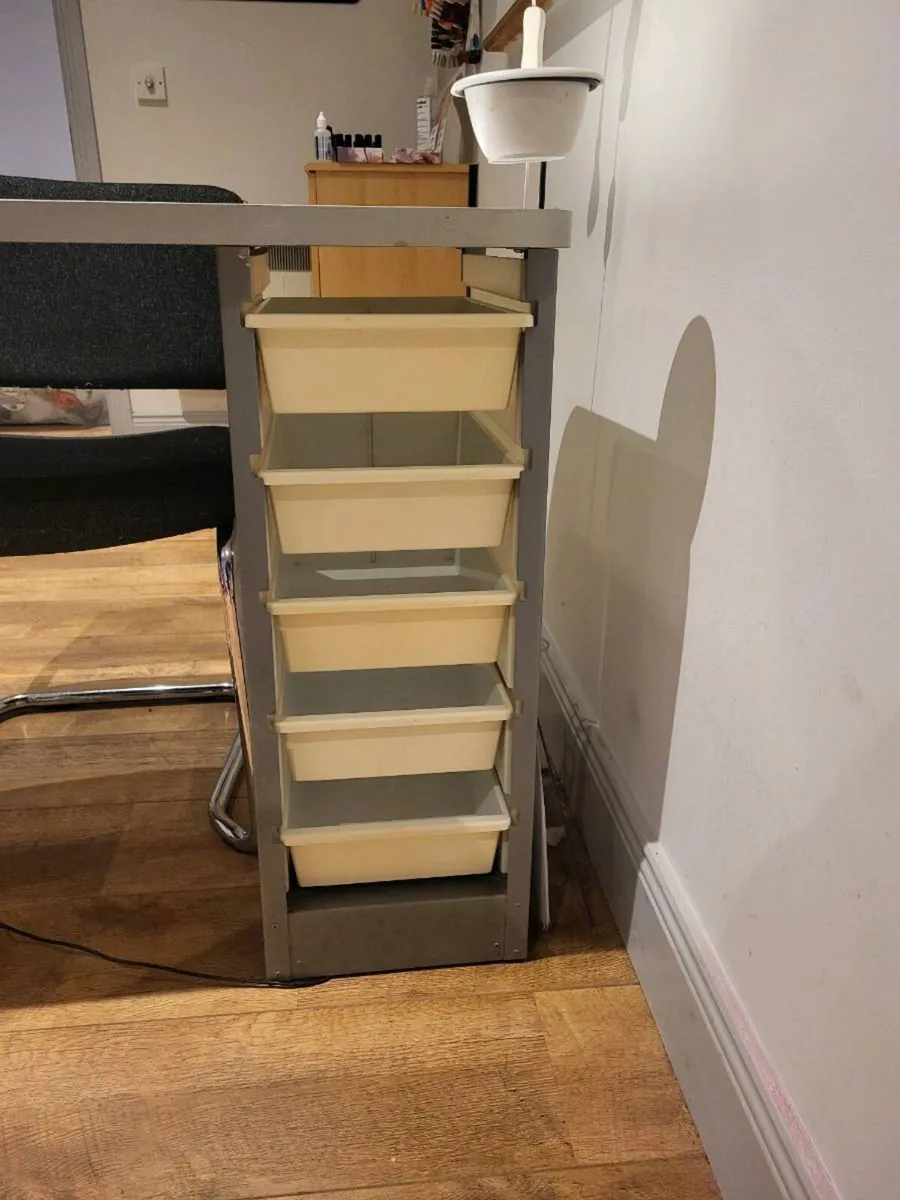 Nail Table - Image 4