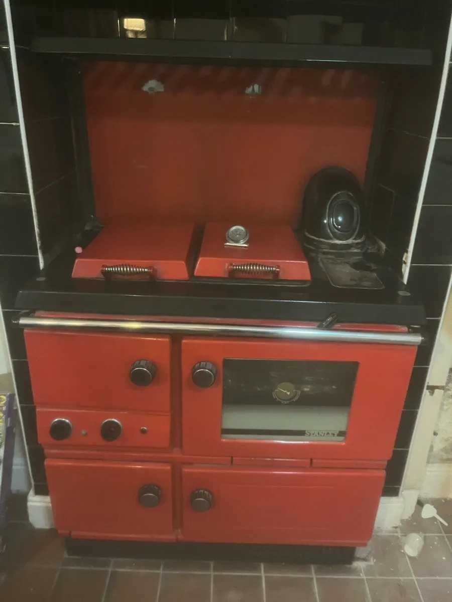 Stanley aga oil burning cooker - Image 1