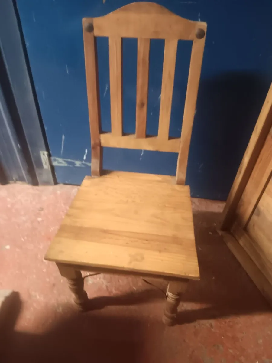 Mexican pine table and chairs - Image 4