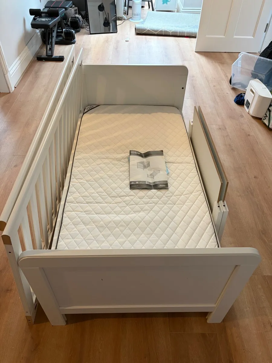 Child’s cot