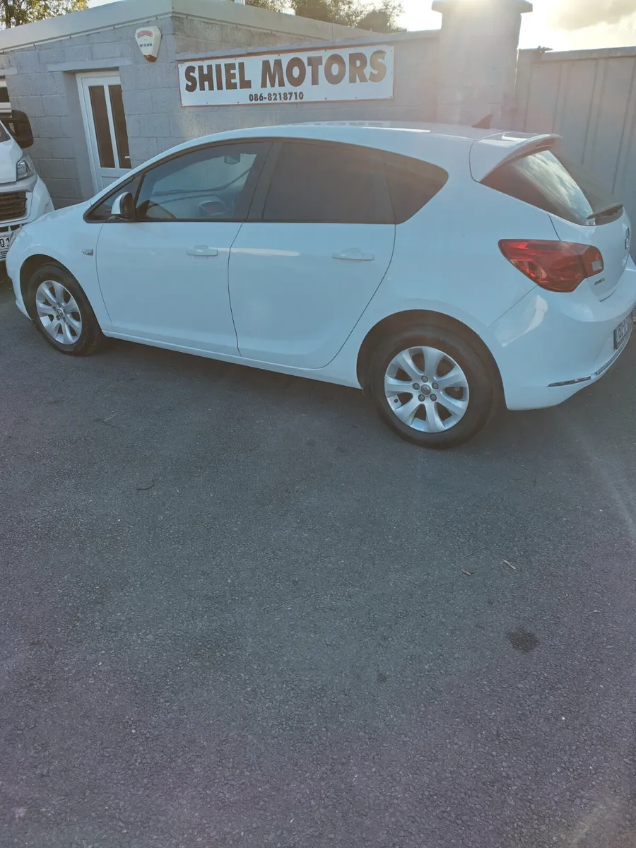 Opel Astra 2015 - Image 3