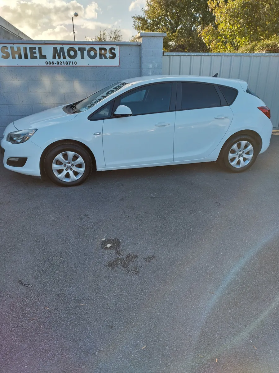 Opel Astra 2015 - Image 2