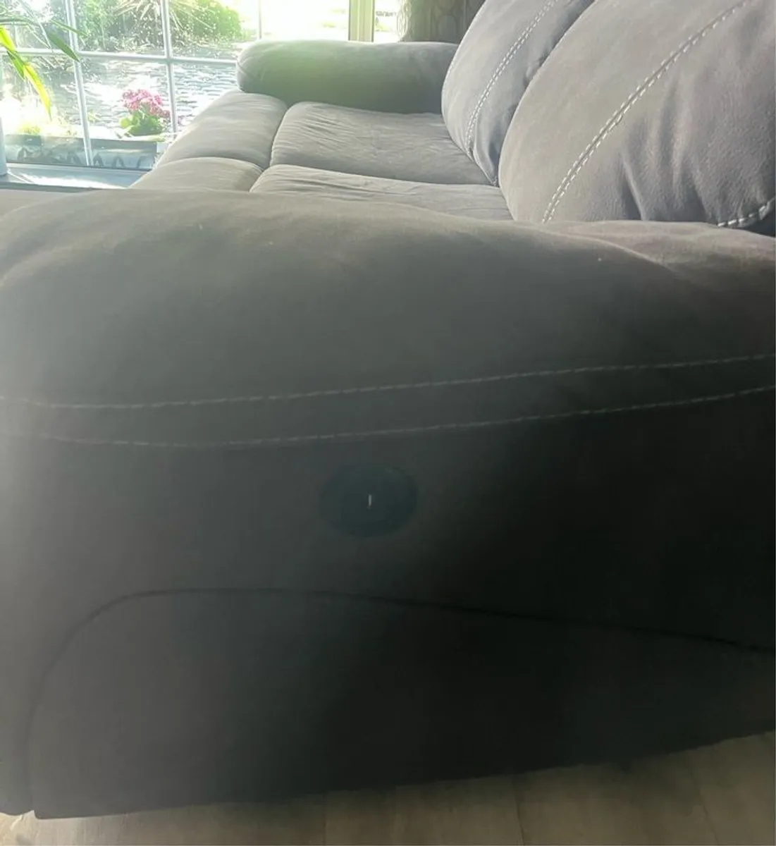 Large 2 Seat Harvey Norman Elec Recline Sofa - Image 4