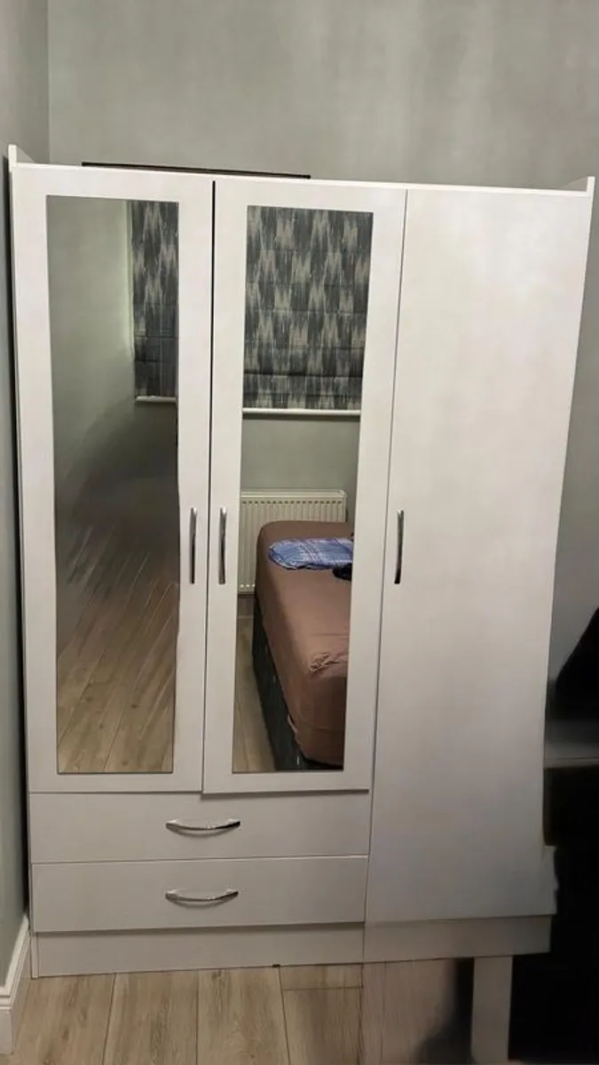 Mirror doors wardrobe - Image 4