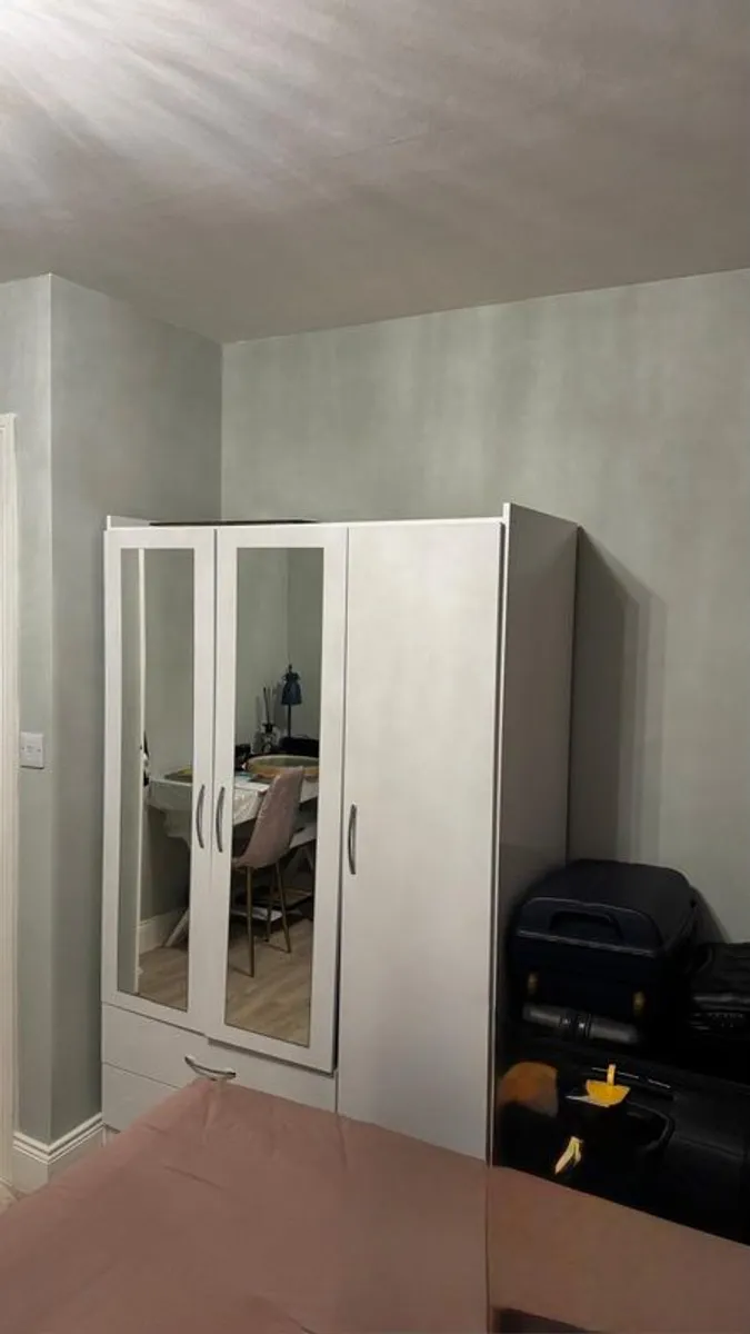 Mirror doors wardrobe - Image 1