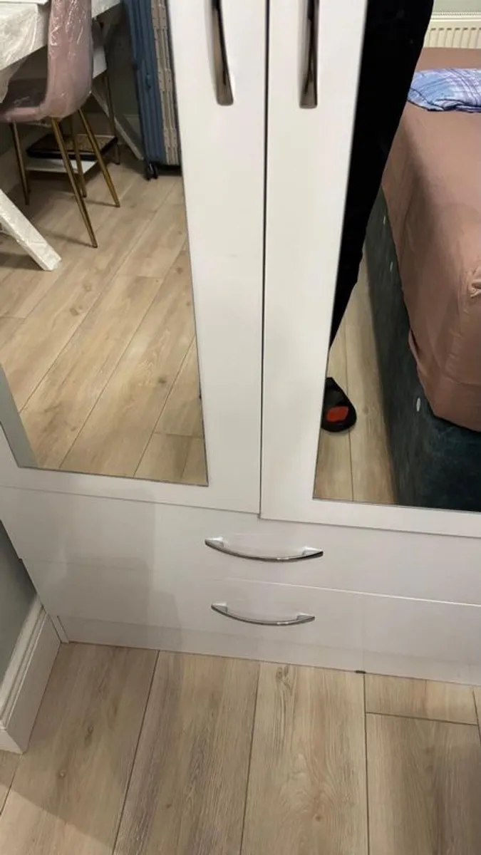 Mirror doors wardrobe - Image 2