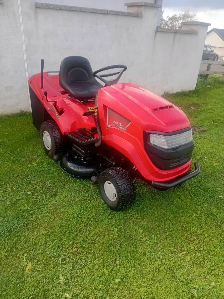 Ride on lawnmower - Image 1