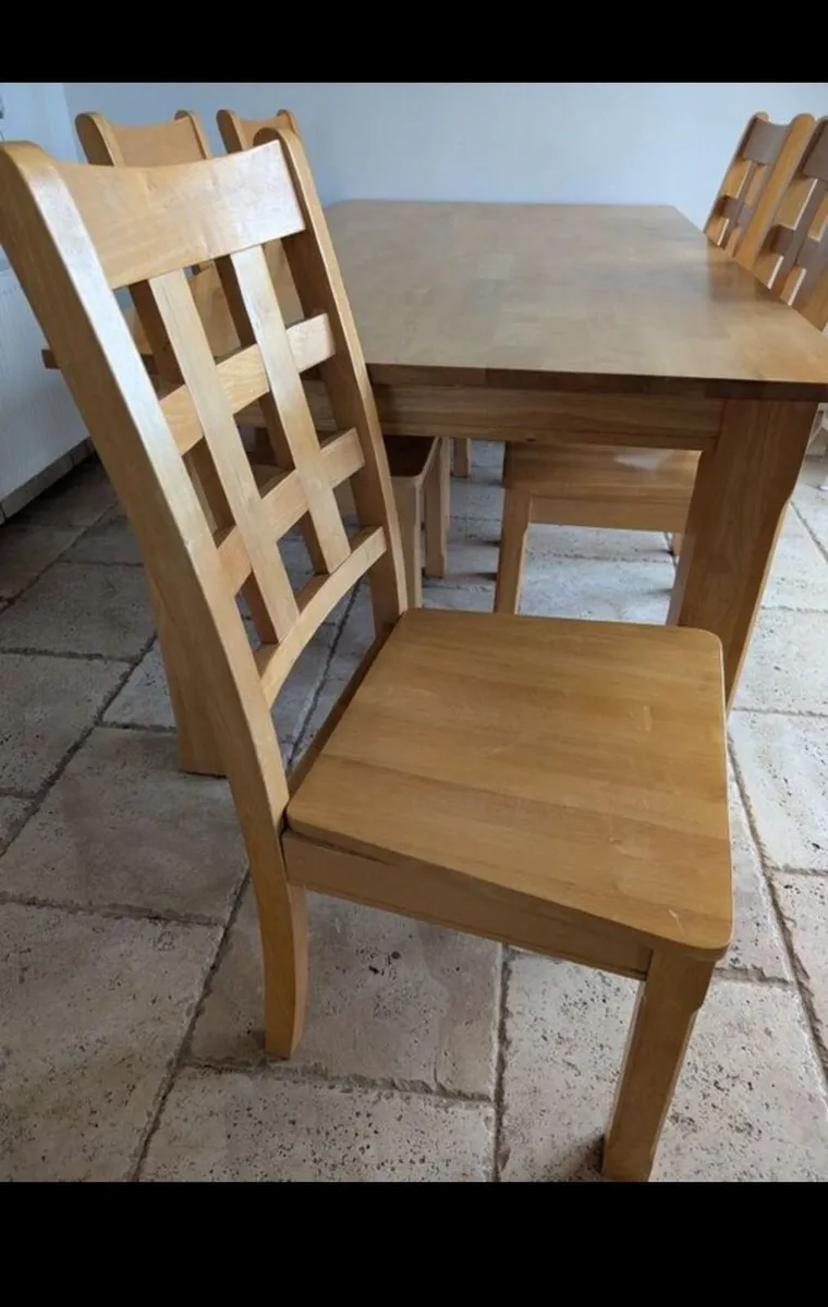 Table and chairs - Image 2