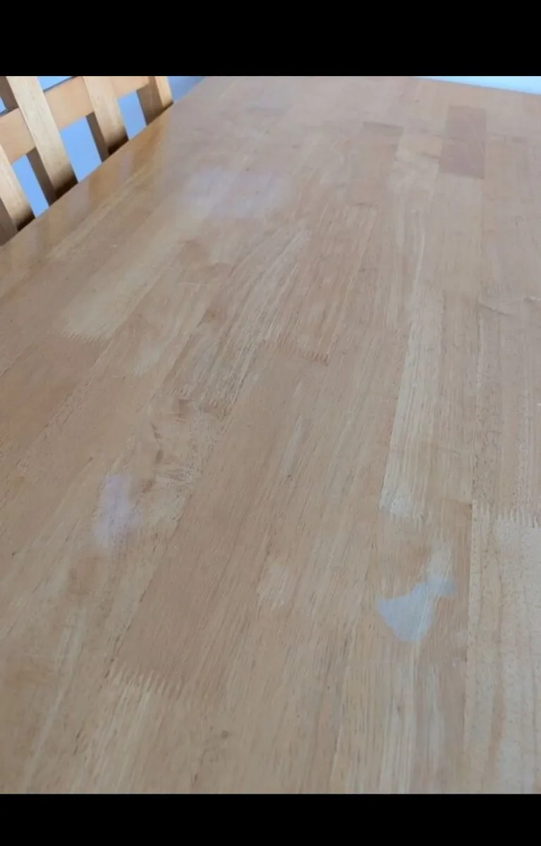 Table and chairs - Image 3