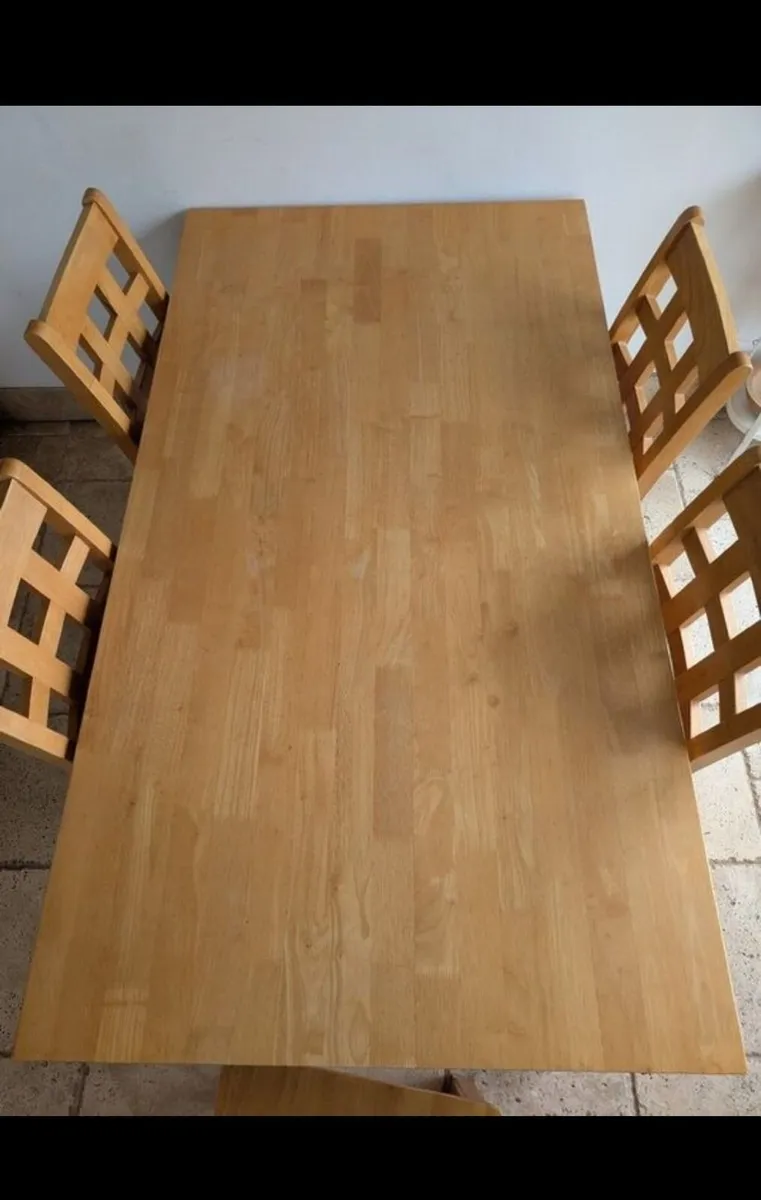 Table and chairs - Image 4
