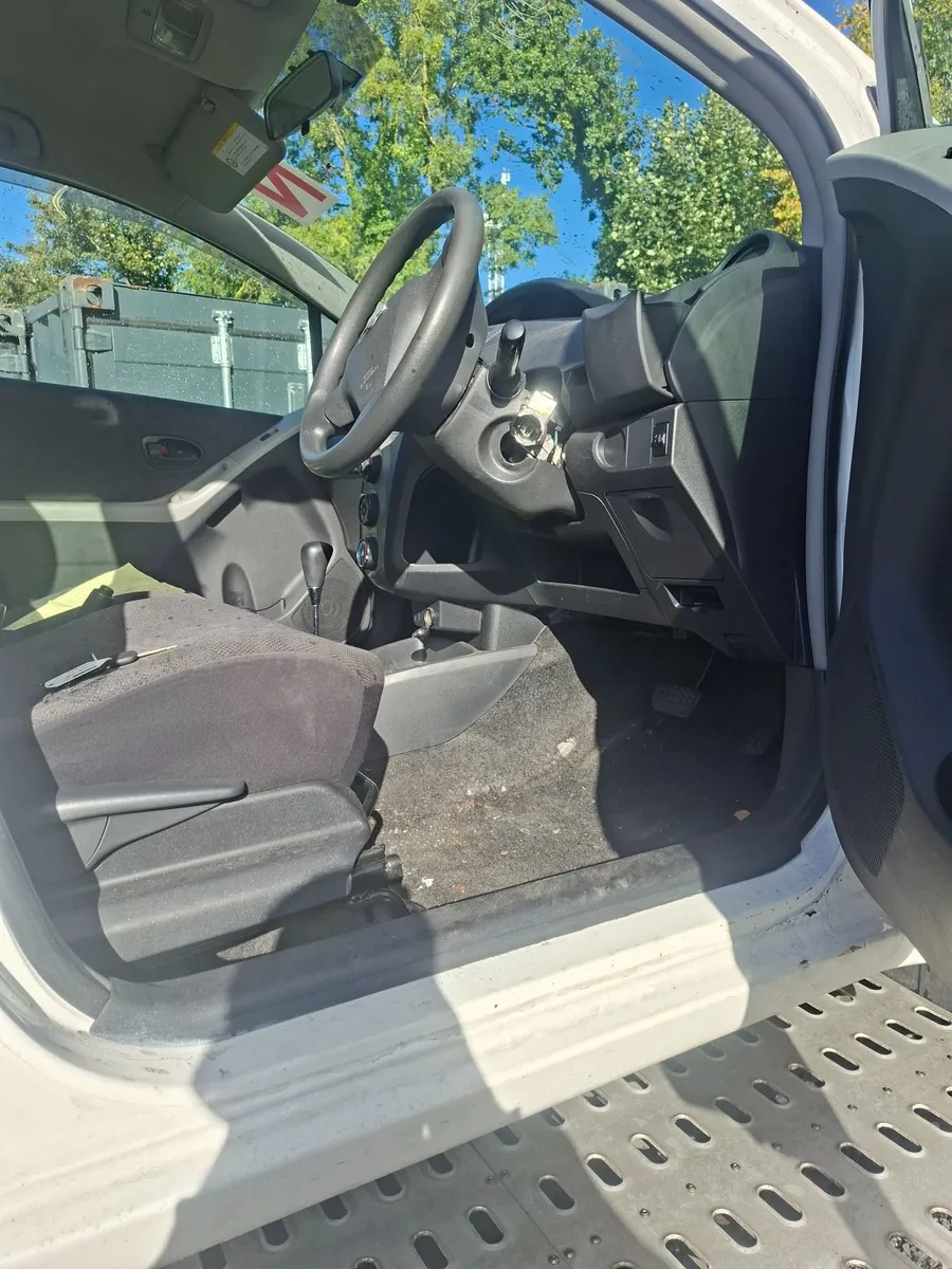 Toyota vitz 2009 - Image 3