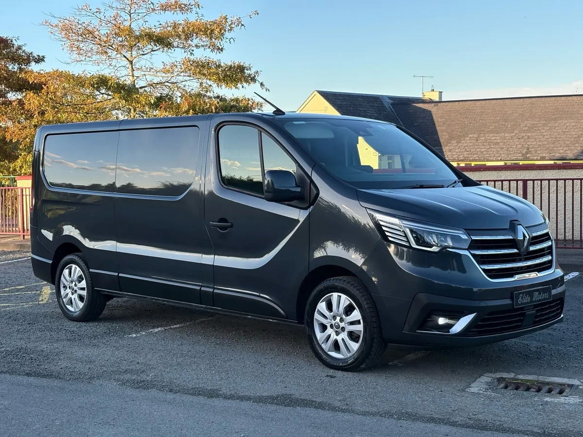 2023 (233) RENAULT TRAFIC SPORT LL30 - Image 1