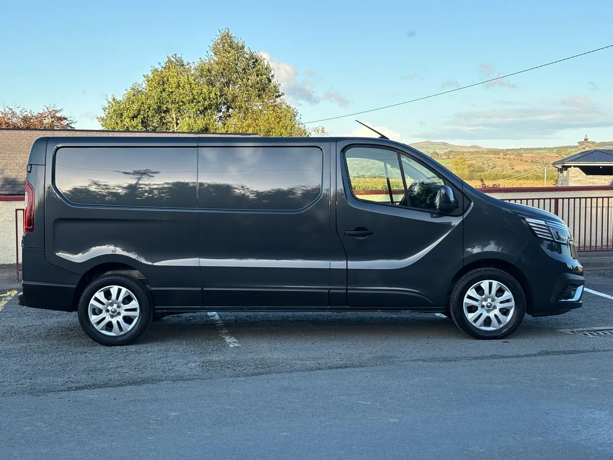 2023 (233) RENAULT TRAFIC SPORT LL30 - Image 2