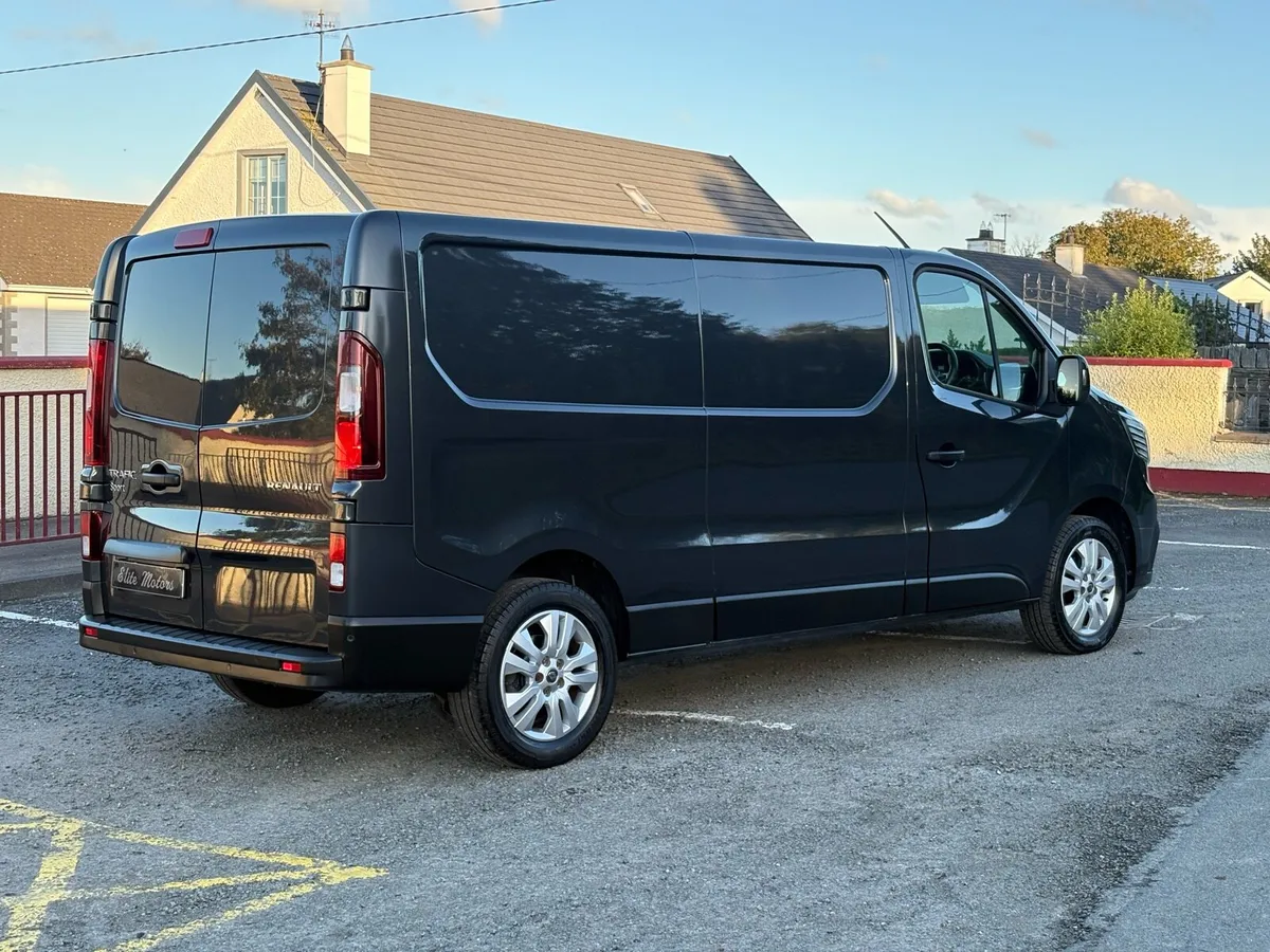 2023 (233) RENAULT TRAFIC SPORT LL30 - Image 3
