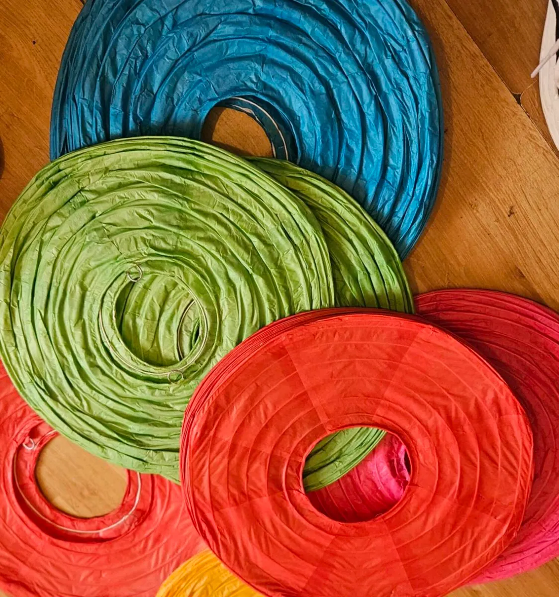 Bundle of Paper Lanterns - Image 2