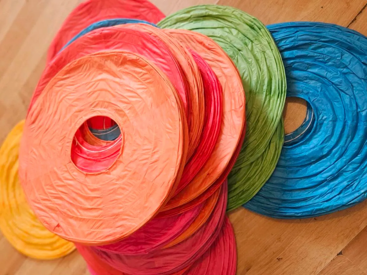 Bundle of Paper Lanterns - Image 3