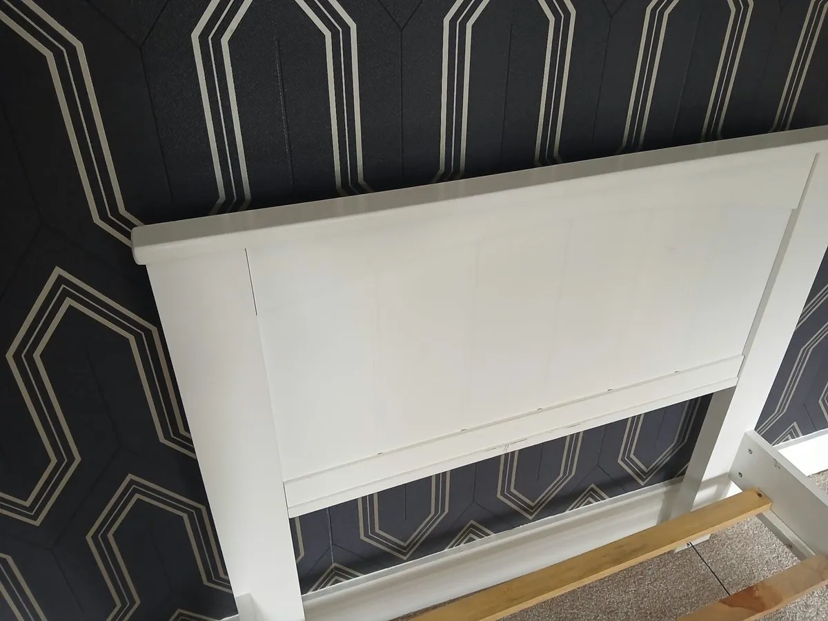 Single beds - Image 2