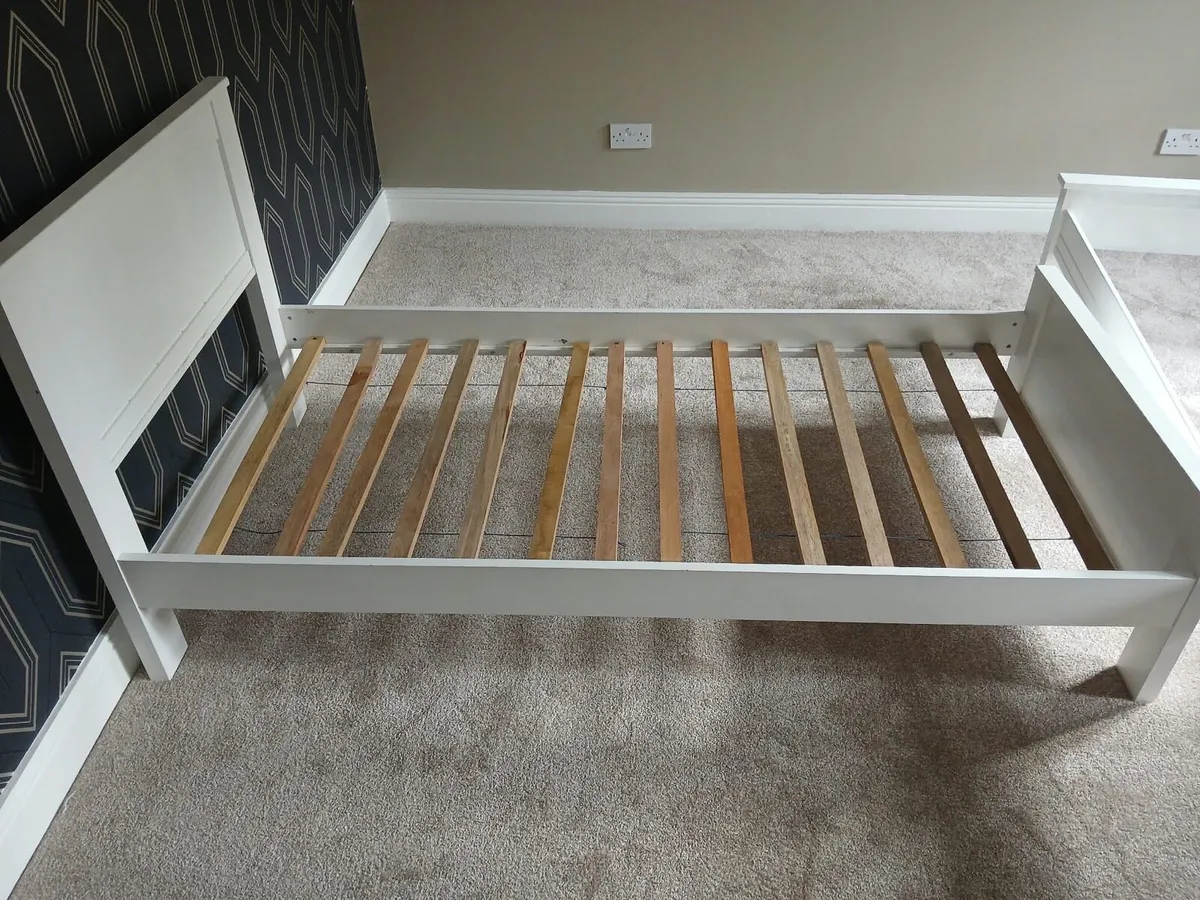 Single beds - Image 3