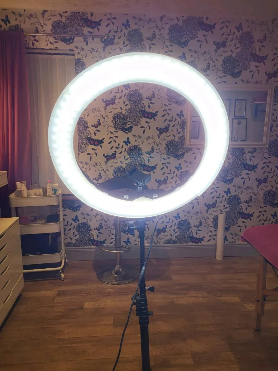Neewer Professional Ring Light - Image 1