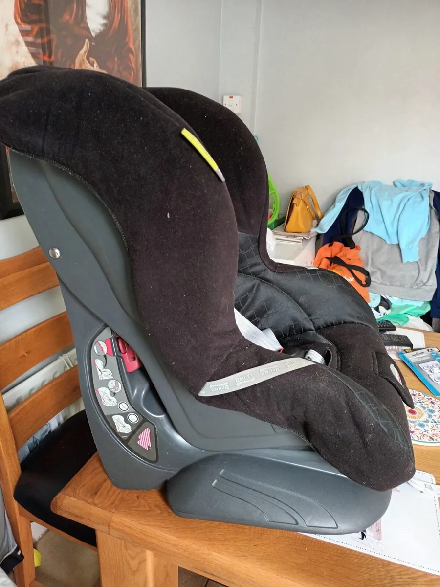 child’s car seat - Image 2