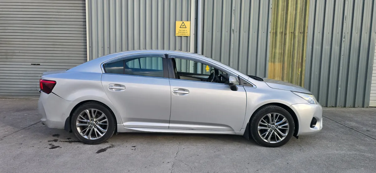 152 TOYOTA AVENSIS DIESEL - Image 4
