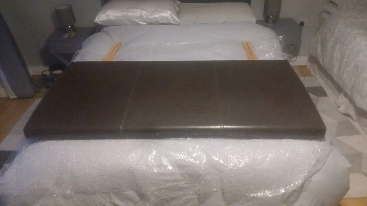 Headboard double bed - Image 1