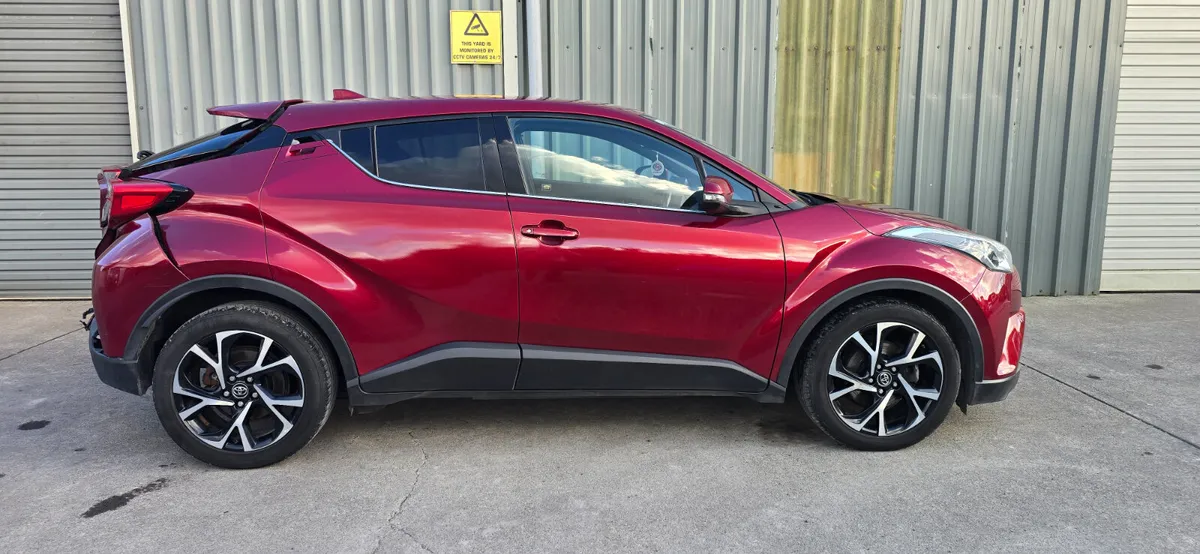182 TOYOTA CH-R HYBRID - Image 3