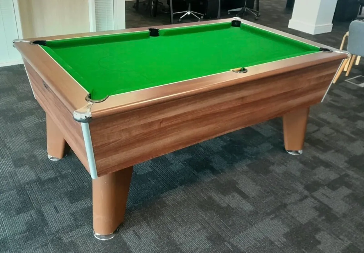 Pool table - Image 1