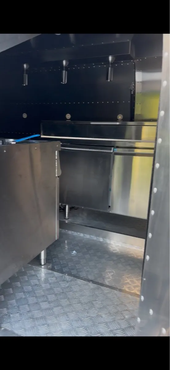 Catering trailer Air stream - Image 4
