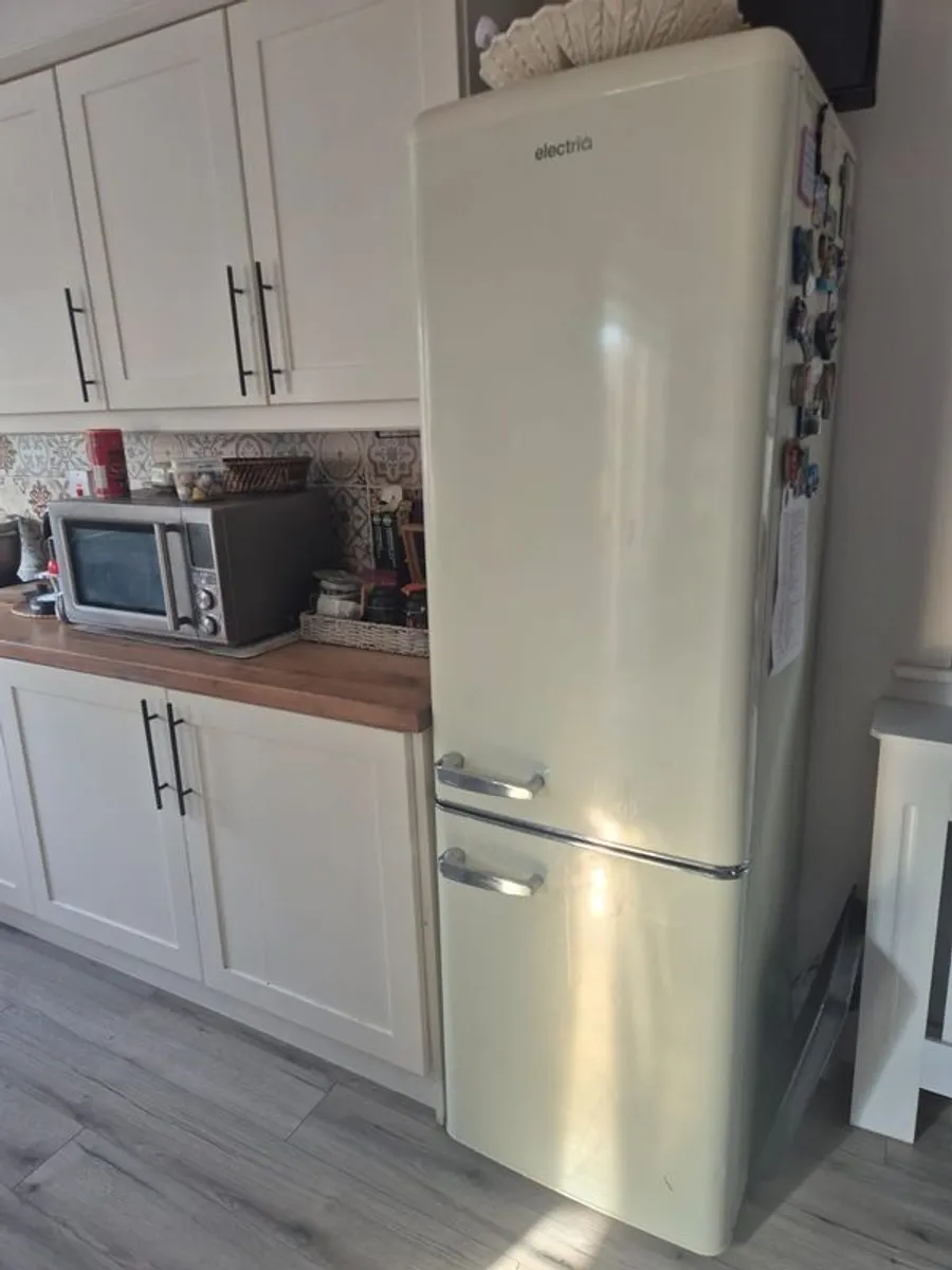 ElectriQ Retro Cream Fridge Freezer - Image 1