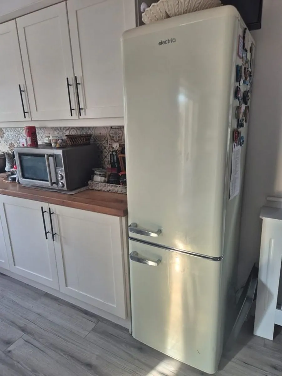 ElectriQ Retro Cream Fridge Freezer - Image 2