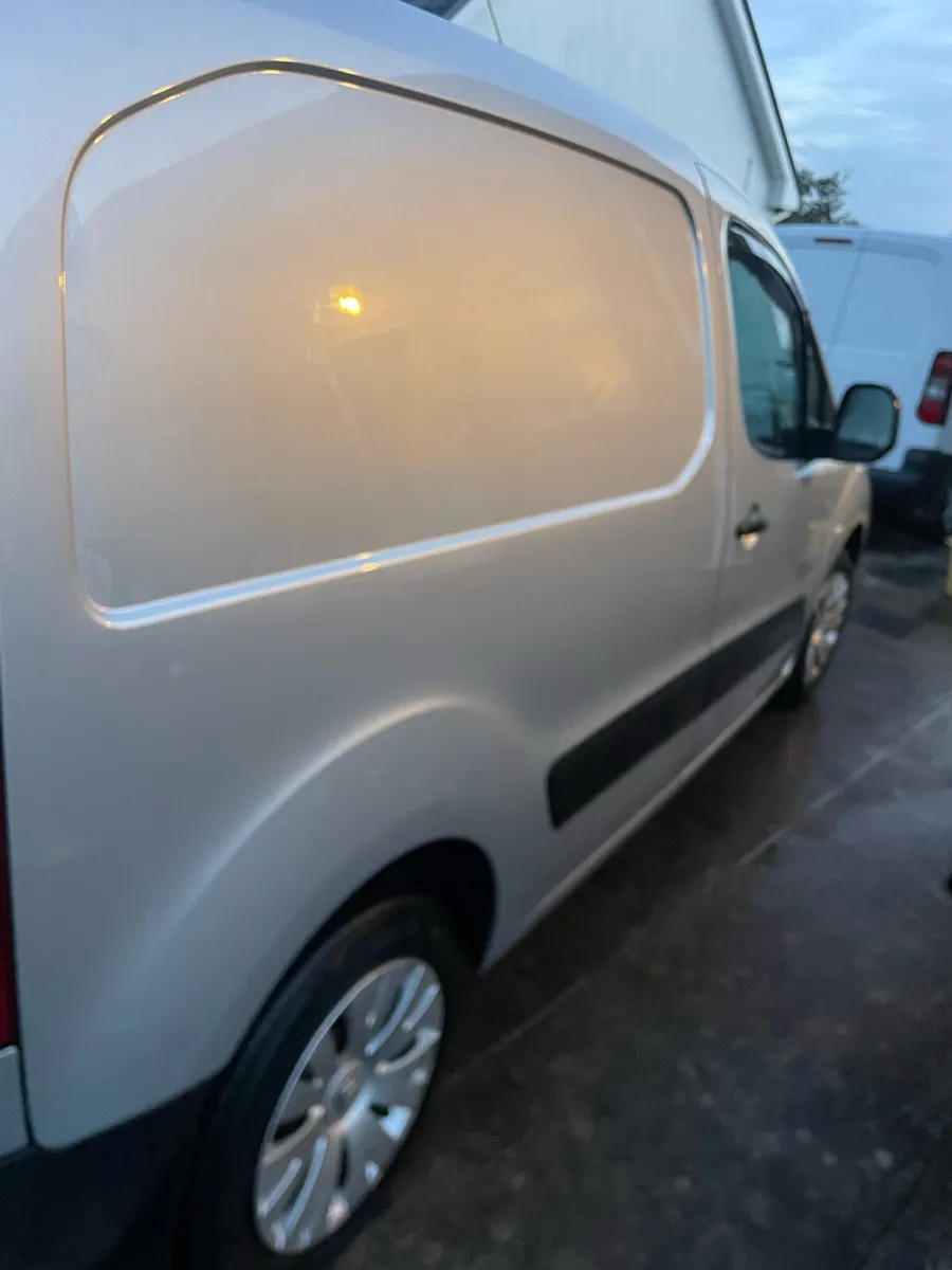 Van - Image 3