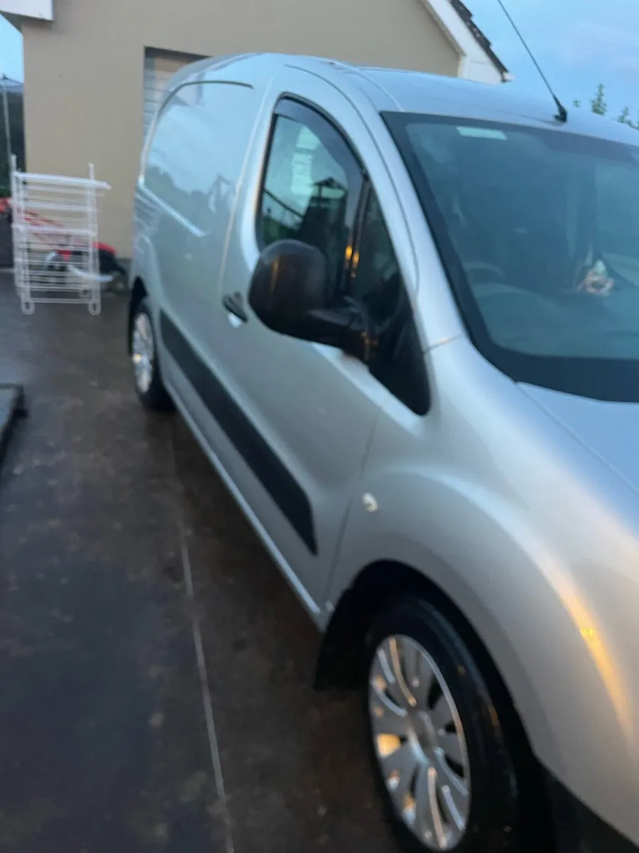 Van - Image 4